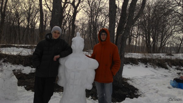 Вот такого снеговика слепили сегодня с братом