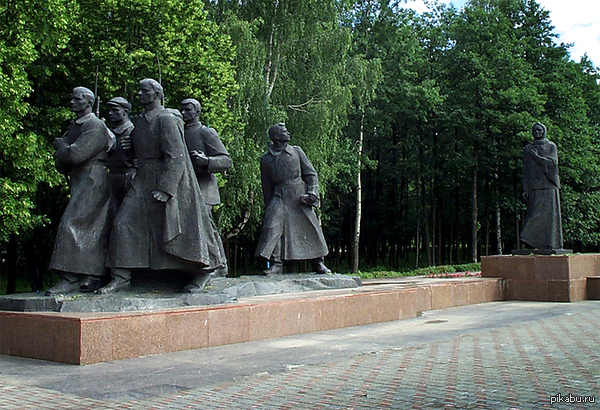 Монумент в честь матери-патриотки Куприяновой Анастасии Фоминичны, чьи пятеро сыновей погибли на фронтах Великой Отечественной войны.