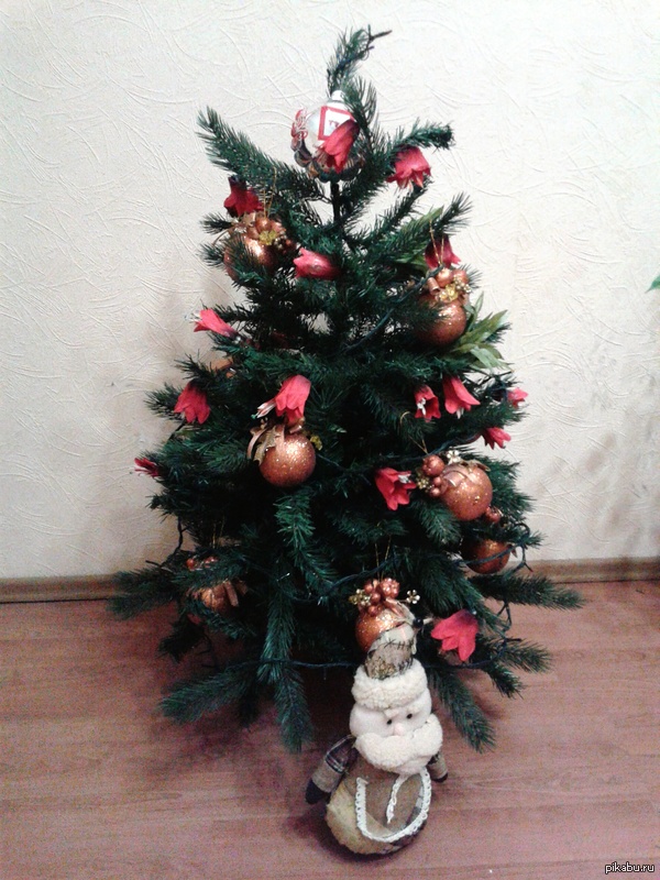 Нельзя так просто взять и убрать елку :3