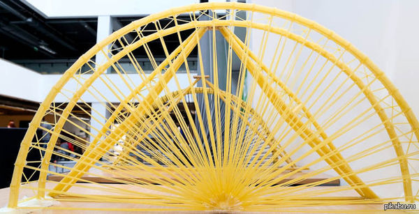 В Латвии построен мост из спагетти