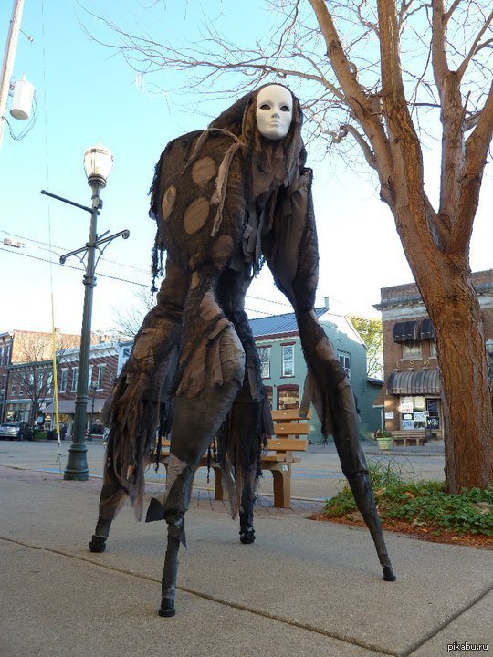 Длинную страшную. Stilt Spirit костюм. Костюм на Хэллоуин Stilt Spirit Costume. Legged Stilt Spirit.