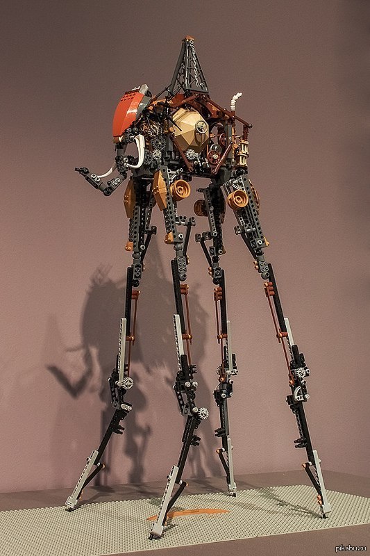 Слон Сальвадора Дали из лего