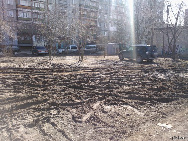 А тут мы видим стандартную парковку для идиотов.