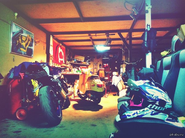 Moto Garage   !