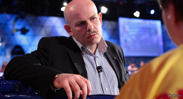 В Киеве застрелили журналиста Олеся Бузину.