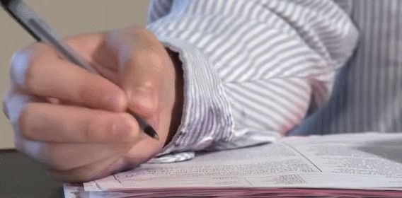 из магазина на диване когда рука замаралась, не стоит упускать возможность сделать ее еще грязнее