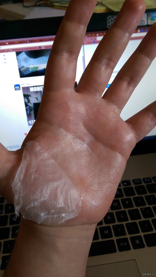 Клей ПВА (честно отобранный у сестры) + ладонь = ностальгические ощущения:)