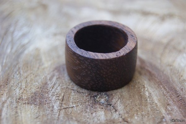 Деревянные кольца из экзотических  пород древесины .