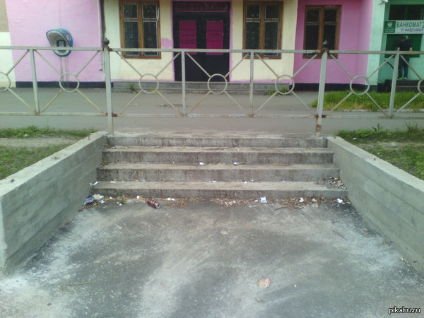 Вот))) Первый раз увидел такое не на пикабу, а в живую))))  Это выход из паркинга)