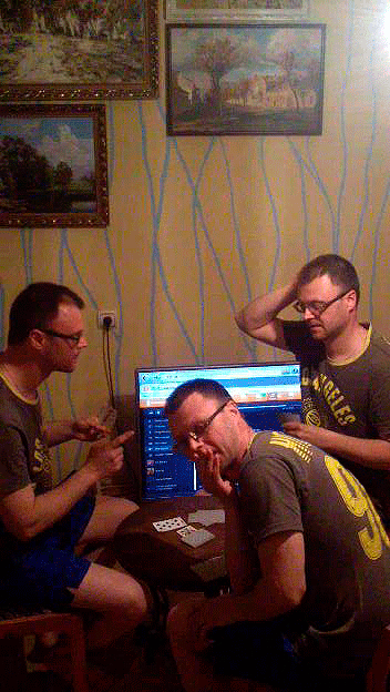 Решил с друзьями сыграть в подкидного дурака - рассорились и теперь не разговариваем.