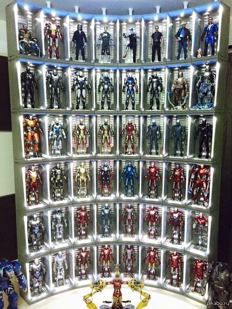    Hot Toys,    . 