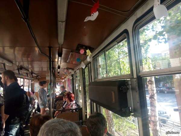 Вот в таком милом трамвайчике я сегодня ехал. Томск!