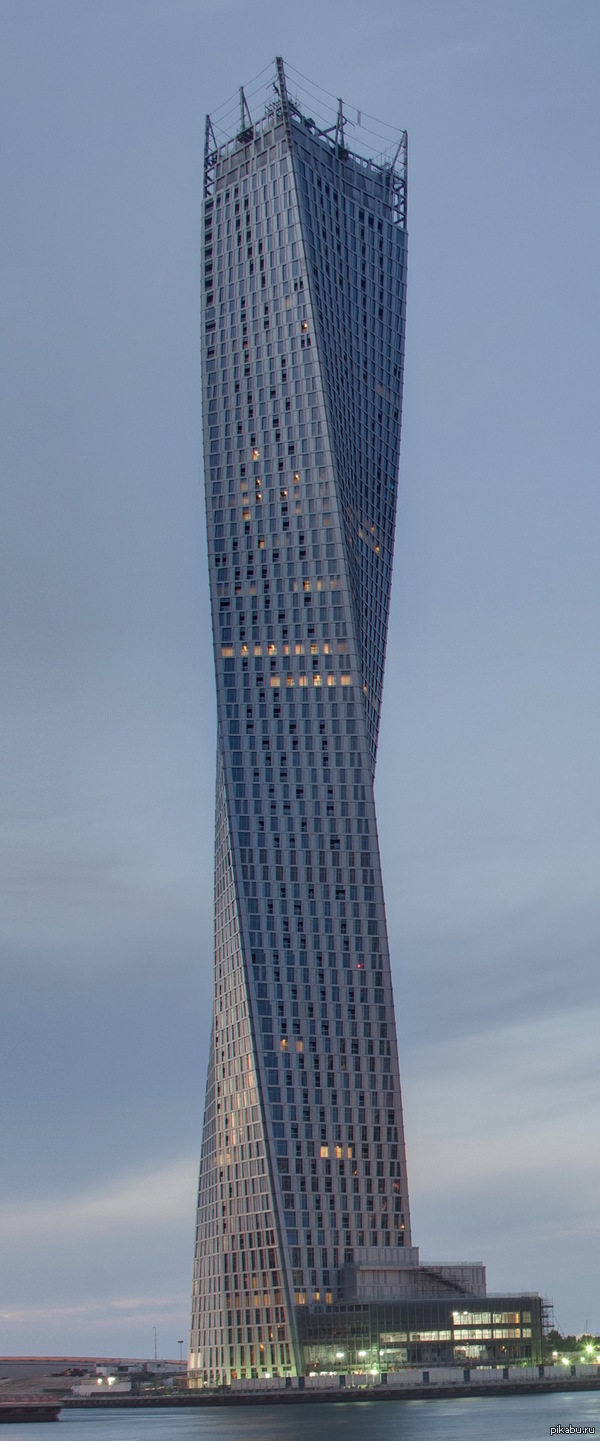 Закрученное здание Башня Кайан в Дубае