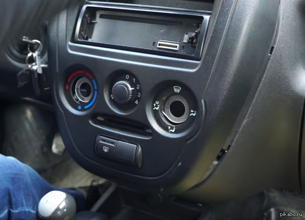 Когда автомобильная консоль узнала что она в Ладе Гранте. | Пикабу