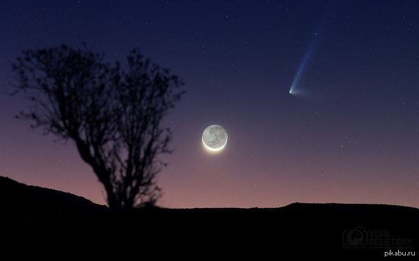 Comet PanSTARRS and crescent moon. - Comet, Space, Photo