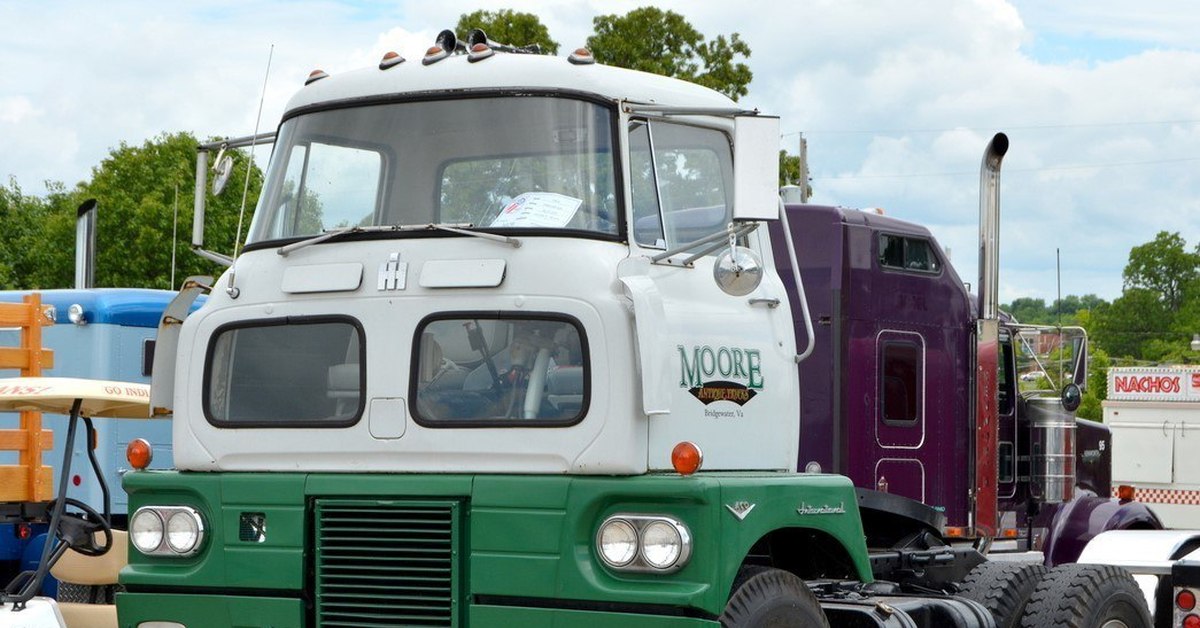 Интернейшнл. Грузовик International Sightliner 1960. Автомобиль интернационал 92001. International Truck 1959. Грузовой тягач интернационал.