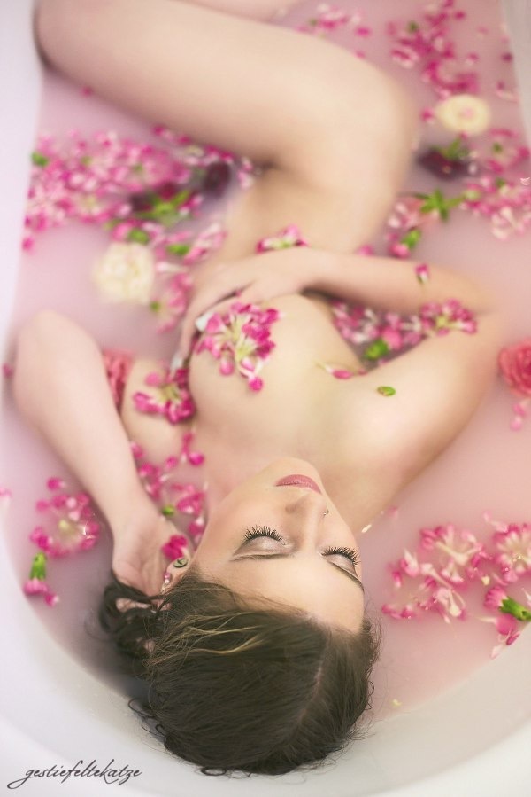 Fragrances of love - Girls, Brunette, The photo, Flowers, A selection, beauty, Longpost