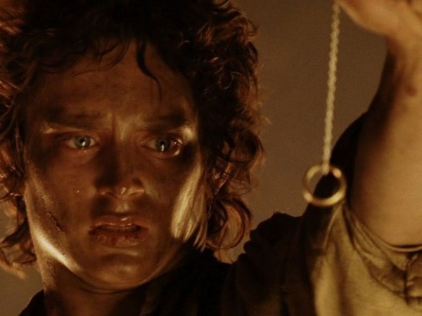 Destroyed the ring and lives happily ever after - Doubles, Elijah Wood, Frodo Baggins, Similarity