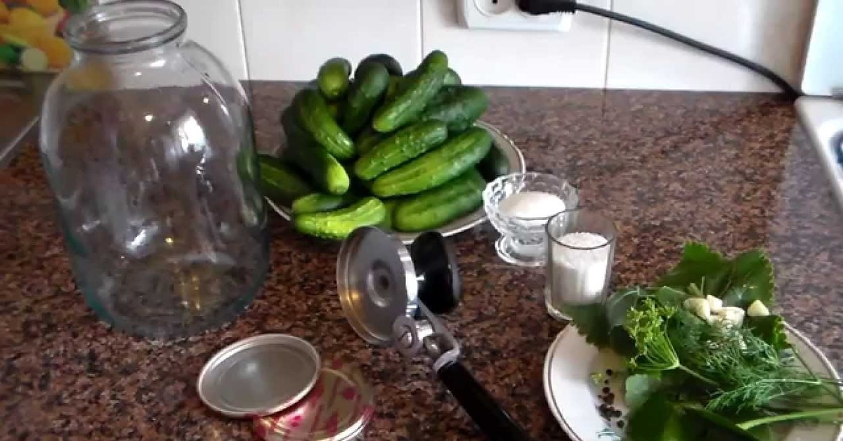 Огурцы для диабетиков на зиму. Солить огурцы что надо. Огурцы в литровых банках. Надо ли замачивать огурцы перед засолкой на зиму. Огурцы на зиму в 1.