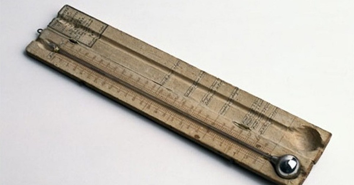 Предок современного градусника созданный галилеем. Ртутный термометр 18 века. Термометр Цельсия 1742. Термометр 17 век. Градусник 17 века.