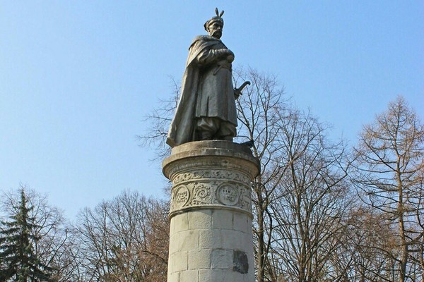 � ��������� ��������� 700 000 ������ ����� ���������� �������� ������� ������������ � ������� ��.