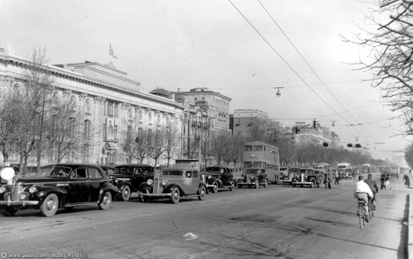 Пробка на Ленинградском проспекте. 30-е г. - Москва, Пробки, История, Прошлое, Историческое фото, 30-е