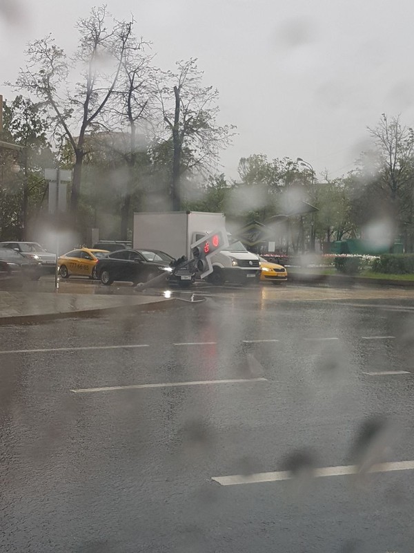 Moscow. - Moscow, Traffic lights, Hurricane, City center, Longpost