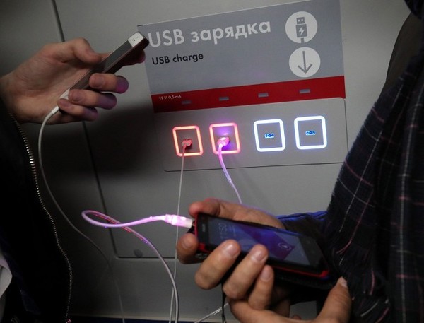 USB charging in the train Moscow - My, Moscow Train, Metro, Charger