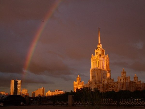 Москвичи, внимание, МЧС опять обьявило Красный уровень по ветру.