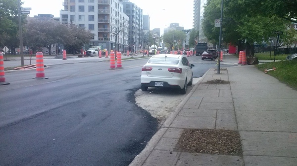 In Canada, they also know a lot about asphalt laying. - My, Canada, Road works