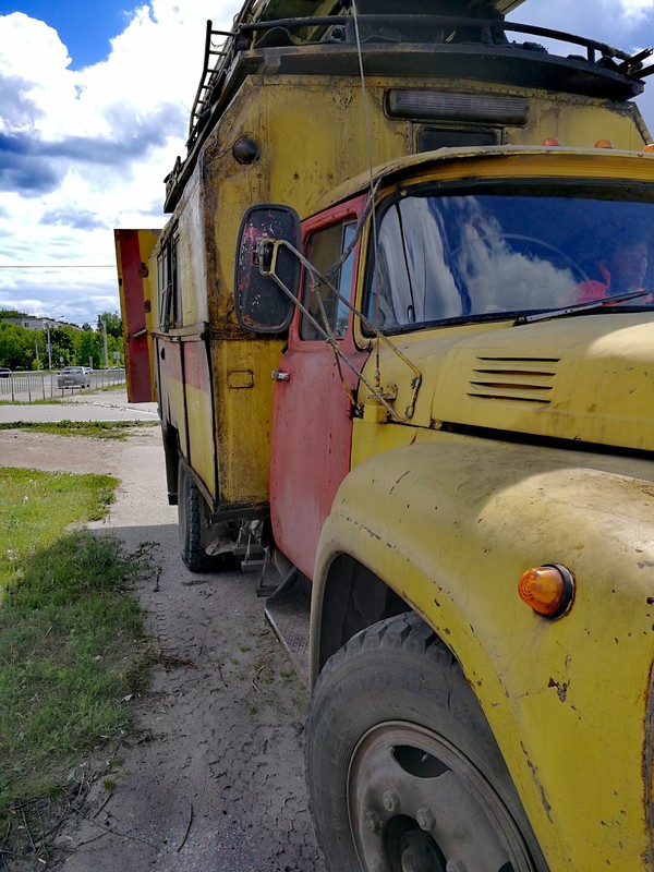 Встретил сегодня вот такой эпичный автомобиль.