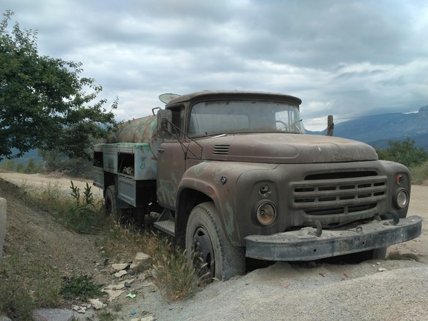 Legendary Truck - Truck, old, Broken