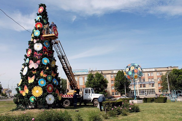 And in Tambov they put up a Christmas tree! - Tambov, Summer