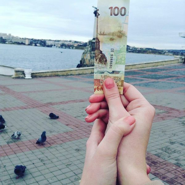 100 ruble banknote with the image of the monument to the sunken ships in Sevastopol against the background of the monument itself - Ruble, Crimea, Crimea is ours, Monument, Sevastopol