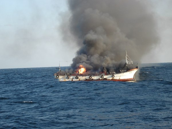 Fire on the Korean schooner - Ship, Schooner, Not mine, Fire, Sea