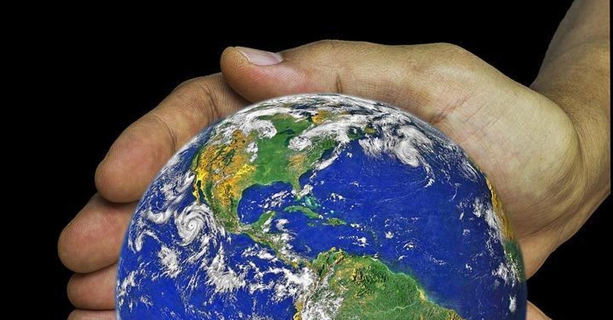 Земной шар в км. Земной шар. Земля шар. Земной шар картинки. Земной шар в руках.