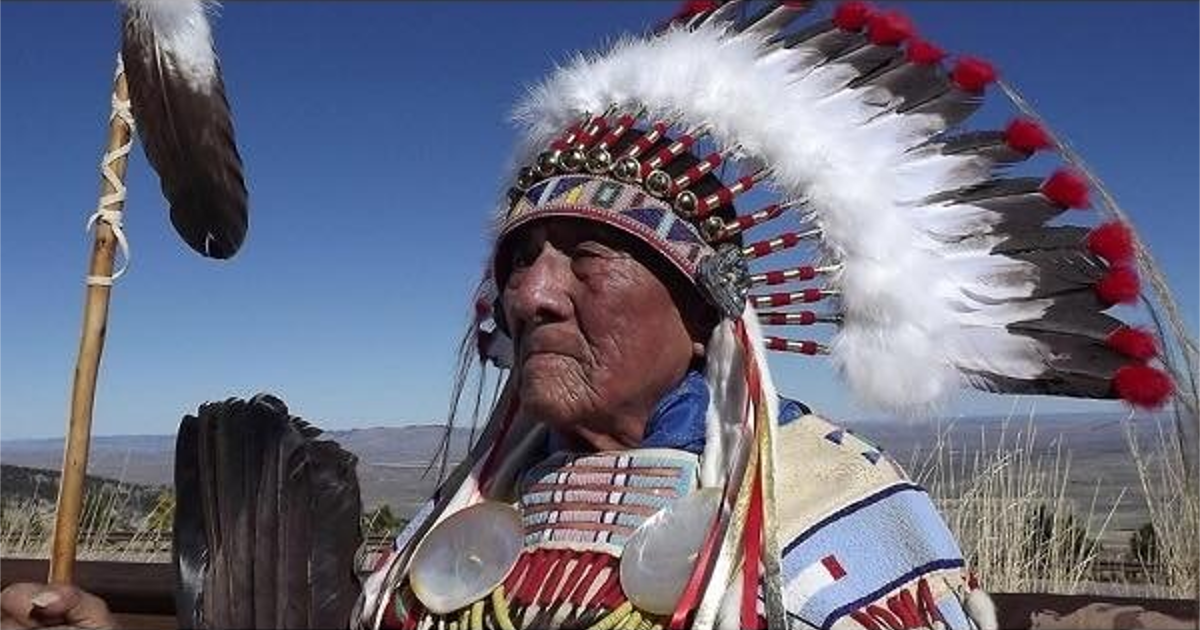 Зачем индейцам. Племя Кроу индейцы. Индейцы Апачи вожди. Шеванезы индейцы. Джо Кроу.