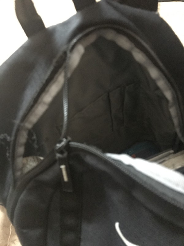 Я : Братан, застегни рюкзак пожалуйста Друг :