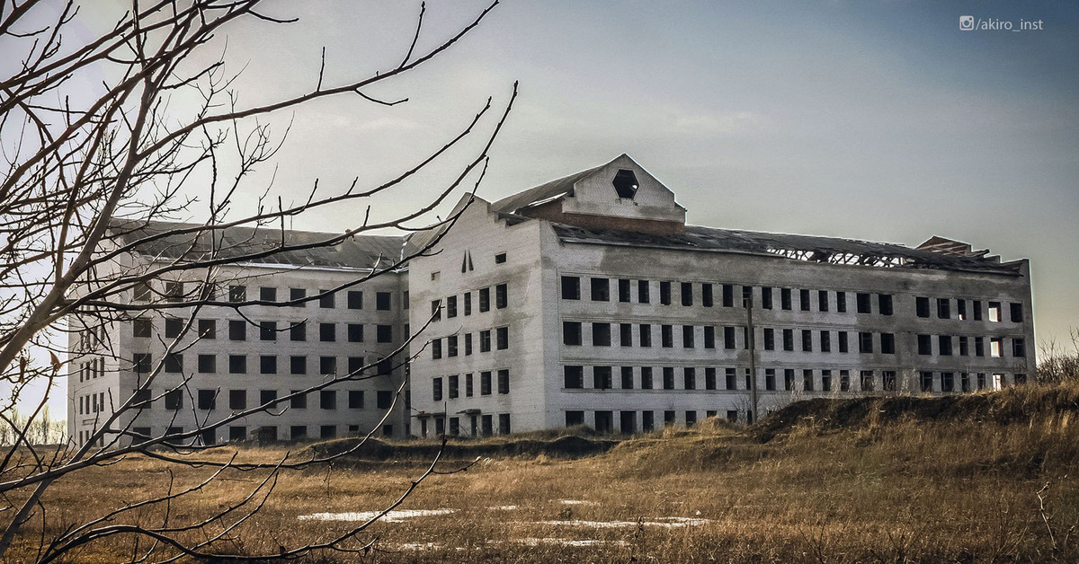 Заброшенная больница. Заброшенная больница в Чехове. Заброшенная больница Екатеринбург рядом больница. Заброшка КЗБ Камышин. Заброшенная больница в Вологде.