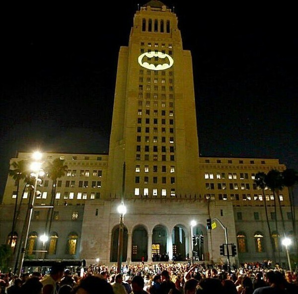 Meanwhile, the Bat-Signal was lit in Los Angeles in honor of the deceased actor. - Los Angeles, Batman, Signal, City hall, Night, Yellow, Reddit, GIF