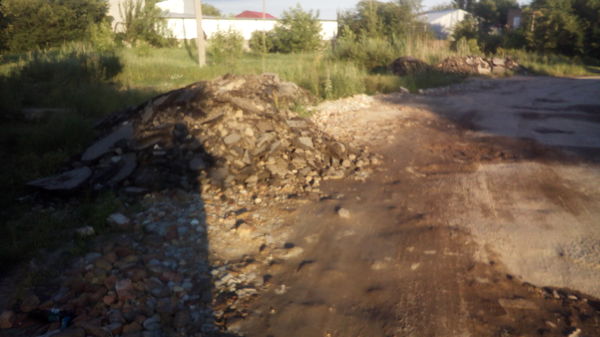 Good asphalt on the road is not lying around. - Russian roads, Asphalt