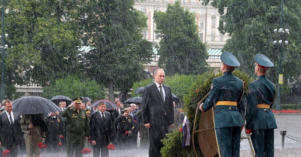 Фото путина под дождем