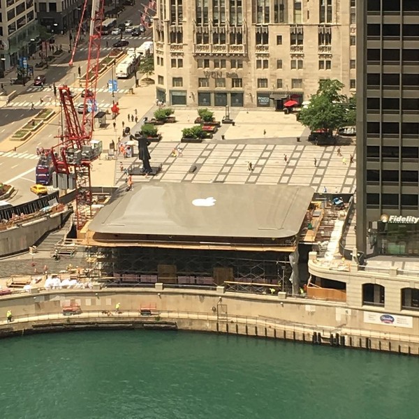 The roof of the Apple store under construction in Chicago turned into a giant MacBook Air - Apple, Chicago, Chicago, Macbook, Video, Longpost