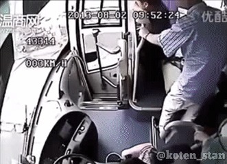 Боковой удар от грузовика. ДТП, Перевертыш, Автобус, Гифка, Китай
