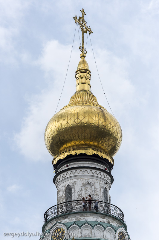 Золотая вологда. Смотровая площадка Вологда колокольня Кремля. Купол колокольни Софийского собора. Храмы с золотыми куполами в Вологде. Куполам церкви из нержавейки Вологда колокольня купол.