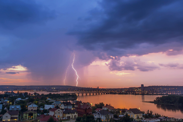 Thunderstorm over Saratov - My, Engels city, Saratov, Thunderstorm, Lightning, Volga, Bridge, Sunset, Volga river