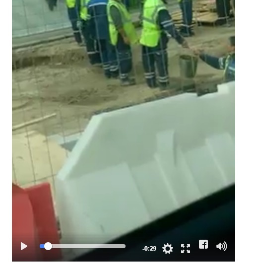 Workers liquidating the consequences of the downpour with buckets and brooms made social networks laugh - Politics, Moscow, Workers, Capital, Russia, news, Curiosity, Longpost