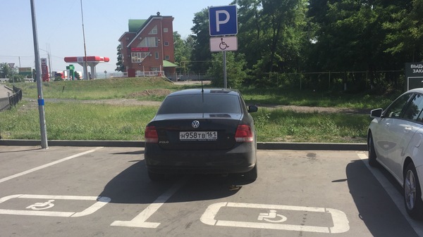 Looks like a real handicapped - My, Неправильная парковка, Places for the disabled