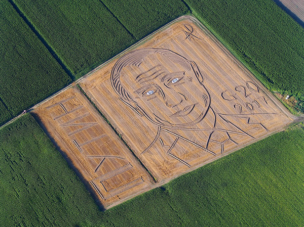 An Italian farmer on a tractor created a portrait of Putin on a 130-meter field - Vladimir Putin, Portrait, Italy
