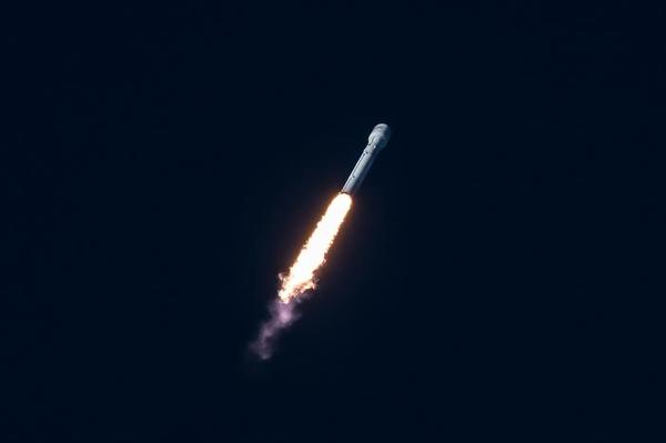 SpaceX    - Falcon 9   